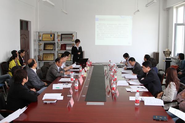 我院与新乡医学院联合培养硕士研究生首次学位论文答辩会圆满结束