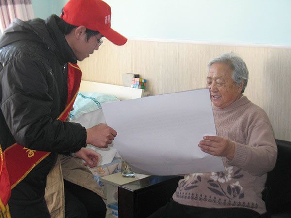 精神卫生学院携手市结核病防治所为老人送健康