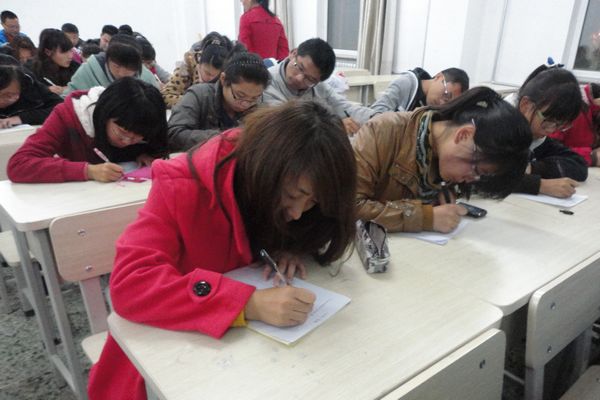 精神卫生学院开展颂经典倡美德活动
