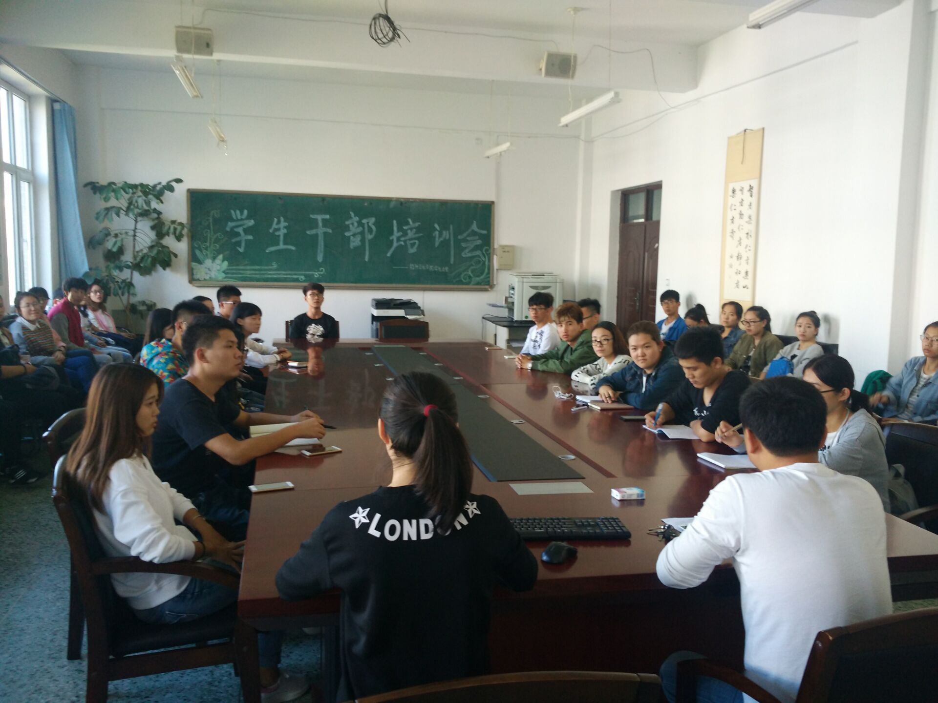 我院召开“如何做一名合格的学生干部”主题培训会