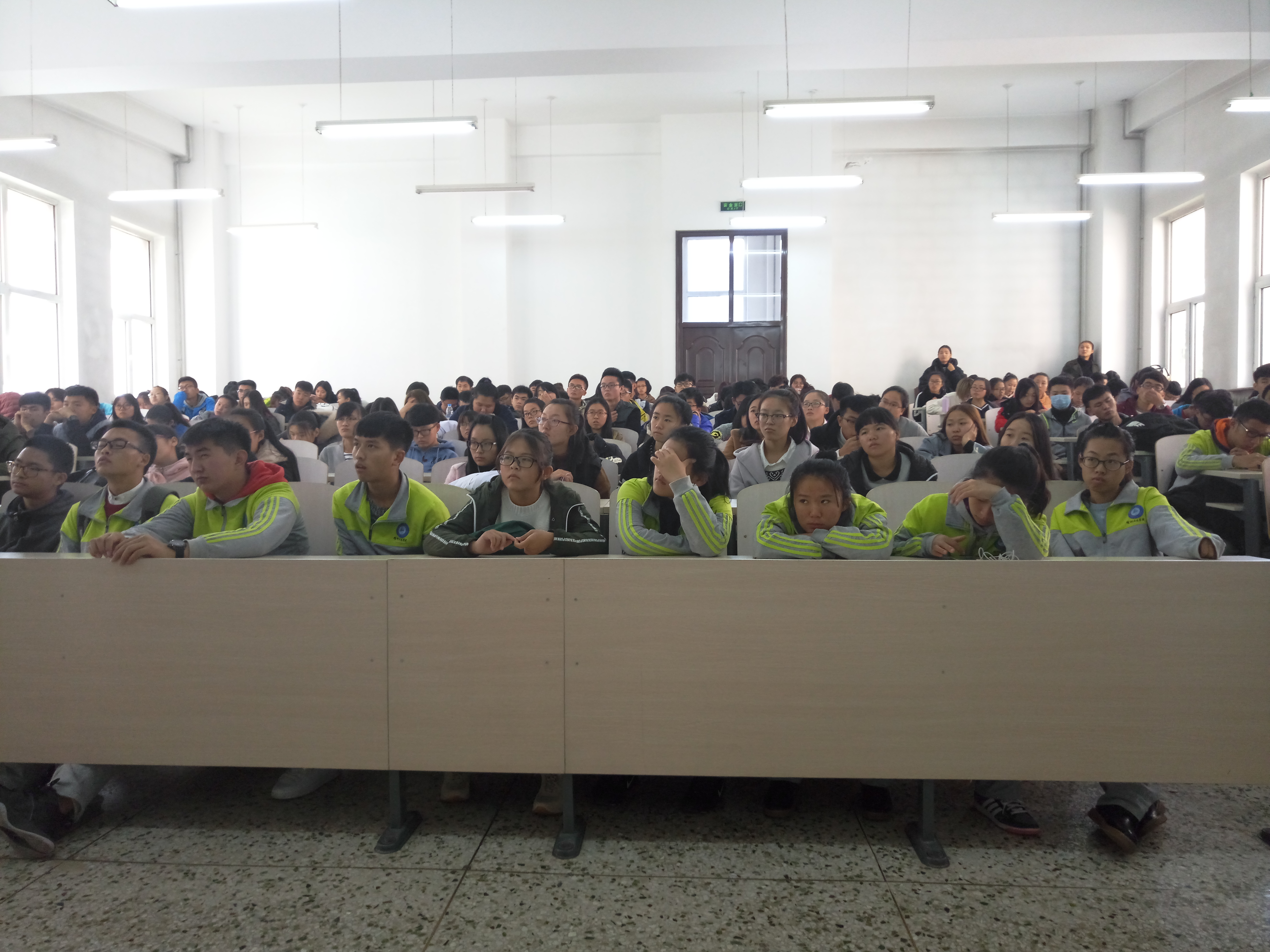 我院召开家庭经济困难学生评定会议